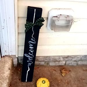 Wooden welcome signs